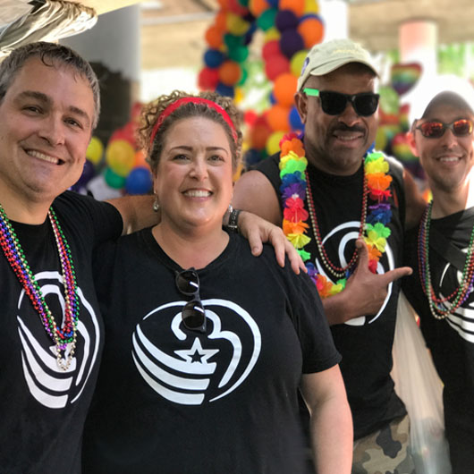 pride-parade-2017-staging en el desfile del orgullo en Seattle